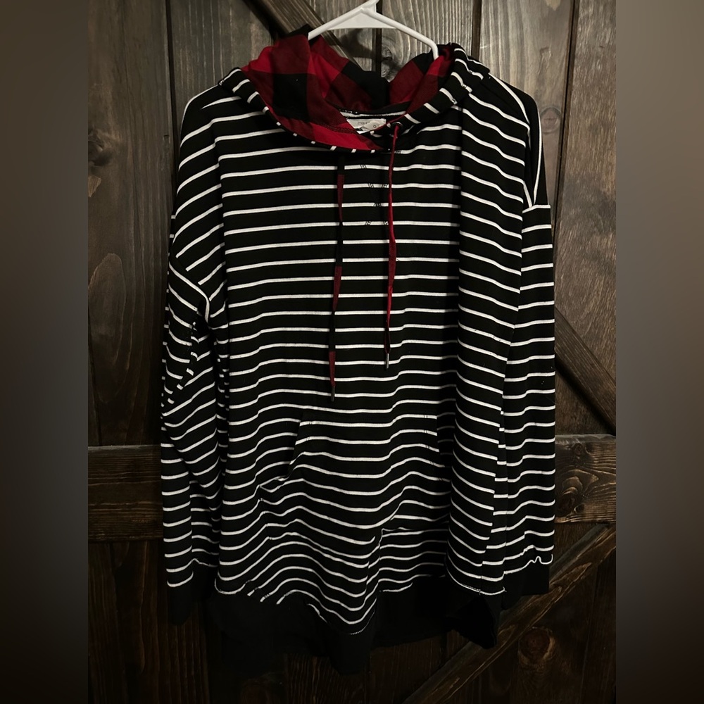 Maurice’s black and white striped hoodie, with plaid inner hoodie lining. 0X